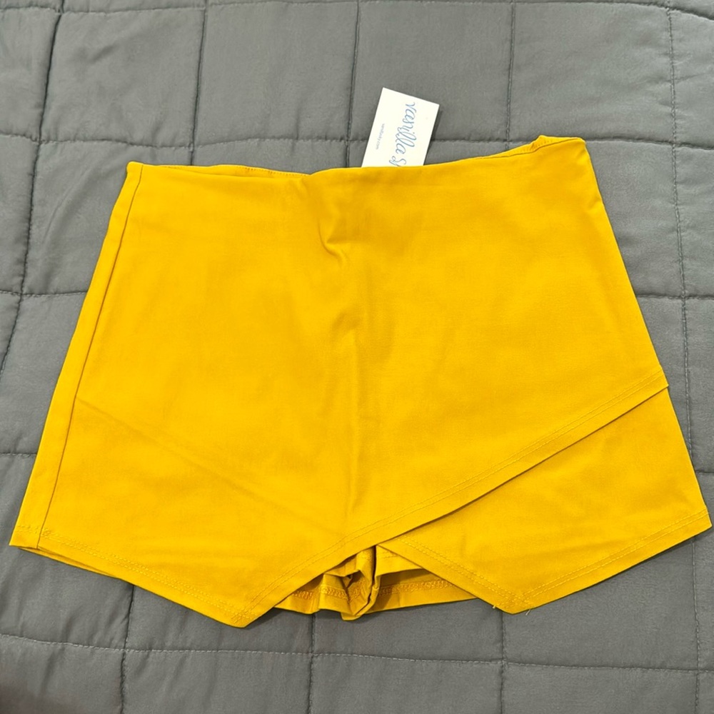 Vanilla sky (Blue Blush) burnt yellow mini skort